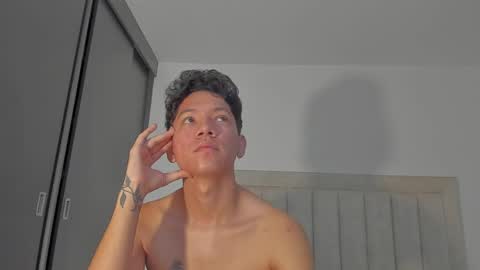 Snapshot of iamjulian_ chatting on 05.21.26 Juliiiiian online show from 05.21.26
