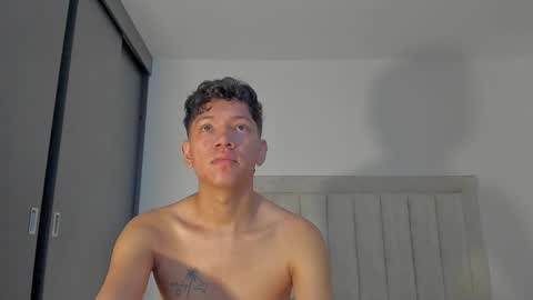 Snapshot of iamjulian_ chatting on 05.26.26 Juliiiiian online show from 05.26.26