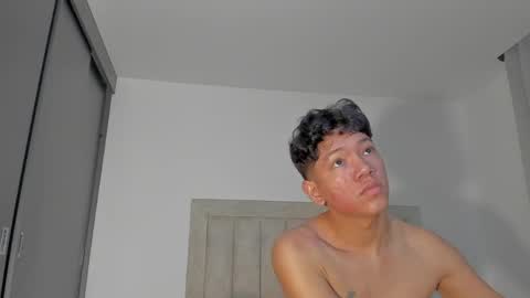 Snapshot of iamjulian_ chatting on 05.27.26 Juliiiiian online show from 05.27.26