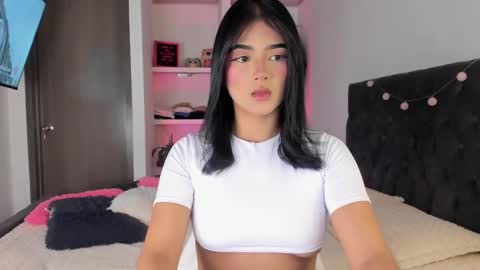 Snapshot of iamjulietaa chatting on 12.16.24 online show from 12.16.24