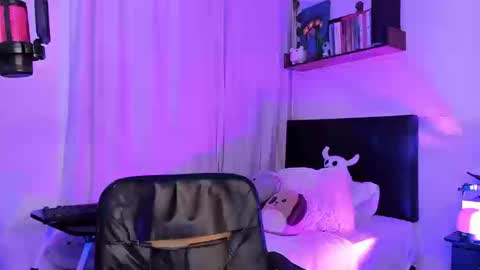 Snapshot of iammelody_ chatting on 09.19.25 Mel  online show from 09.19.25