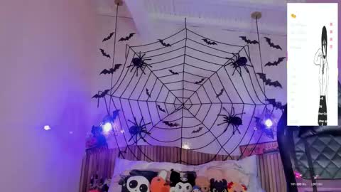 Snapshot of iamnayuta chatting on 10.24.25 Nayuta online show from 10.24.25