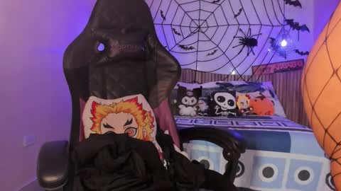 Snapshot of iamnayuta chatting on 10.28.25 Nayuta online show from 10.28.25