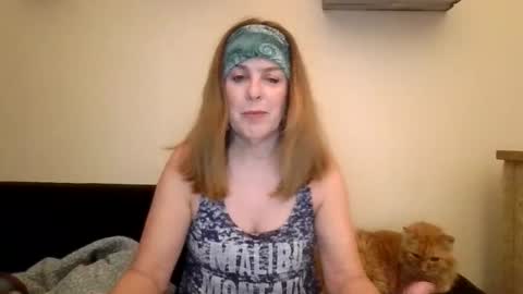 iampoppyy online show from 10.22.25