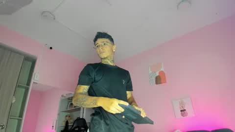 IAN CASTILLO online show from 11.03.25