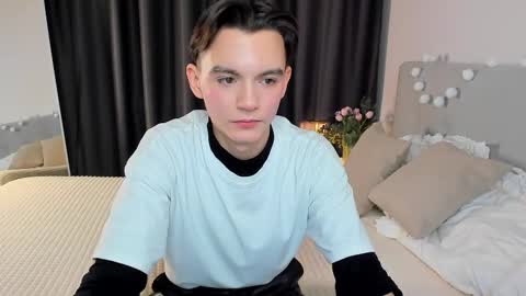 Snapshot of ian_harrickton chatting on 02.08.26 ian online show from 02.08.26