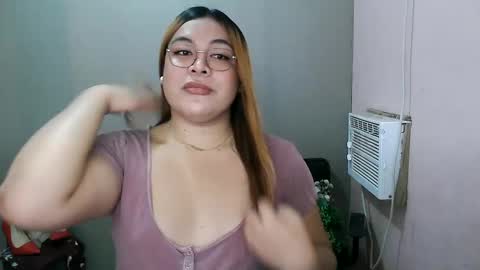 Snapshot of iana_whorexxx chatting on 02.21.25 iana online show from 02.21.25