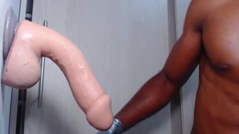 Snapshot of ianrashatxxx chatting on 10.28.25 Ian Rashad online show from 10.28.25