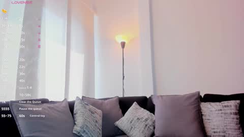 Snapshot of iara_martinez chatting on 11.10.25 I A R A online show from 11.10.25