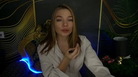 Snapshot of icedanielles chatting on 12.28.24 Danielle online show from 12.28.24