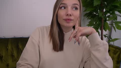 Snapshot of icedanielles chatting on 01.09.25 Danielle online show from 01.09.25