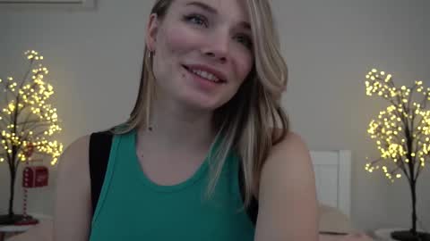 Snapshot of icedanielles chatting on 02.09.25 Danielle online show from 02.09.25