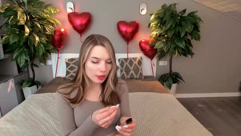 Snapshot of icedanielles chatting on 02.13.25 Danielle online show from 02.13.25