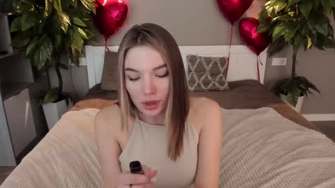 Snapshot of icedanielles chatting on 02.24.25 Danielle online show from 02.24.25