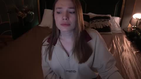 Snapshot of icedanielles chatting on 12.22.25 Danielle online show from 12.22.25