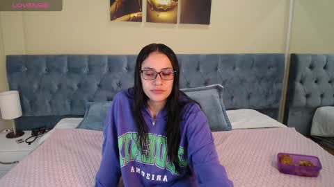 Snapshot of icysweetcam chatting on 12.20.24 Icy online show from 12.20.24