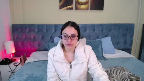 Snapshot of icysweetcam chatting on 01.10.25 Icy online show from 01.10.25