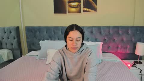 Snapshot of icysweetcam chatting on 02.04.25 Icy online show from 02.04.25