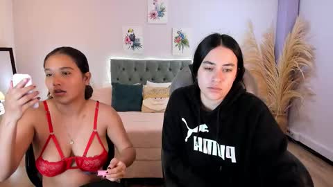 Snapshot of icysweetcam chatting on 11.22.25 Icy online show from 11.22.25