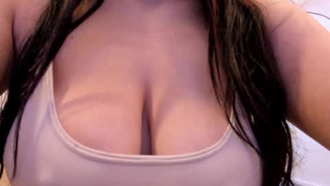 Snapshot of icysweetcam chatting on 11.25.25 Icy online show from 11.25.25