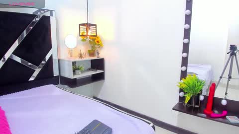 Isabella online show from 10.25.25