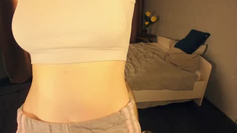 Snapshot of ilanacruice chatting on 05.25.26 Ilana online show from 05.25.26