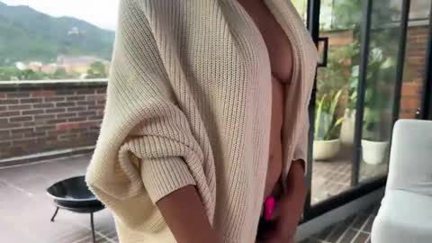 Snapshot of illaroom chatting on 02.14.25 Kloe online show from 02.14.25