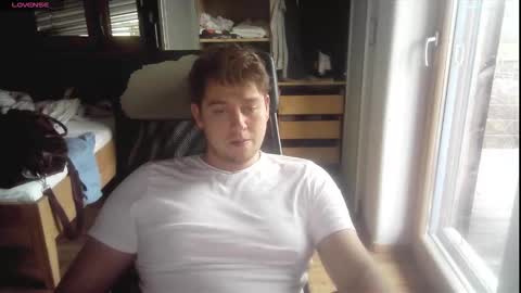 iloveyoutoo2000 online show from 11.17.25