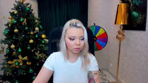 Snapshot of im__youre_sunshine chatting on 12.26.24 Roxy online show from 12.26.24