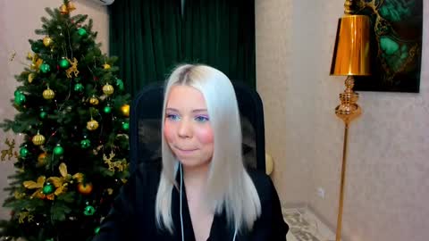 Snapshot of im__youre_sunshine chatting on 12.27.24 Roxy online show from 12.27.24