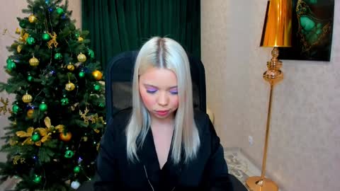 Snapshot of im__youre_sunshine chatting on 12.27.24 Roxy online show from 12.27.24