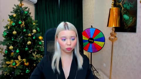 Snapshot of im__youre_sunshine chatting on 12.28.24 Roxy online show from 12.28.24