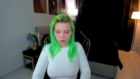 Snapshot of im__youre_sunshine chatting on 10.15.25 Roxy online show from 10.15.25