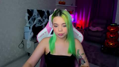 Snapshot of im__youre_sunshine chatting on 10.26.25 Roxy online show from 10.26.25