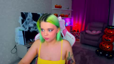 Snapshot of im__youre_sunshine chatting on 10.30.25 Roxy online show from 10.30.25