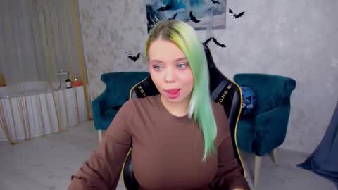 Snapshot of im__youre_sunshine chatting on 11.04.25 Roxy online show from 11.04.25