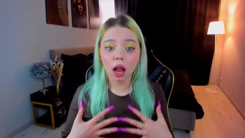 Snapshot of im__youre_sunshine chatting on 11.14.25 Roxy online show from 11.14.25