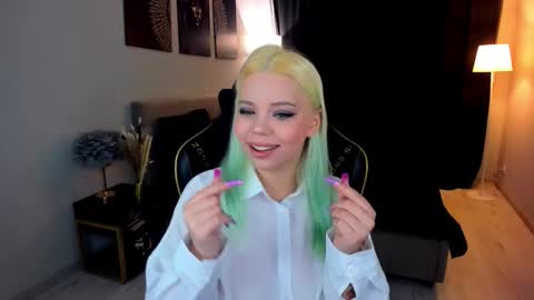 Snapshot of im__youre_sunshine chatting on 11.18.25 Roxy online show from 11.18.25