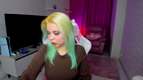 Snapshot of im__youre_sunshine chatting on 11.22.25 Roxy online show from 11.22.25