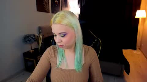 Snapshot of im__youre_sunshine chatting on 11.23.25 Roxy online show from 11.23.25