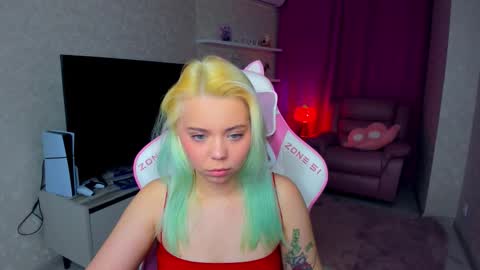 Snapshot of im__youre_sunshine chatting on 11.24.25 Roxy online show from 11.24.25