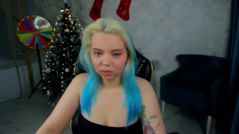 Snapshot of im__youre_sunshine chatting on 12.14.25 Roxy online show from 12.14.25