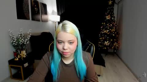 Snapshot of im__youre_sunshine chatting on 12.17.25 Roxy online show from 12.17.25