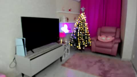 Snapshot of im__youre_sunshine chatting on 12.18.25 Roxy online show from 12.18.25