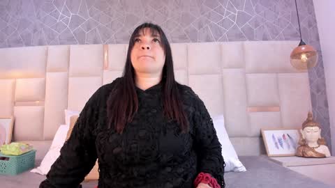 Snapshot of im_alaya chatting on 01.05.25 Alaya online show from 01.05.25