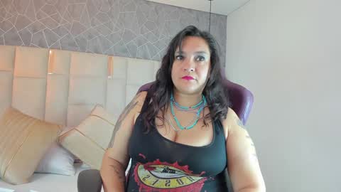 Snapshot of im_alaya chatting on 02.05.25 Alaya online show from 02.05.25