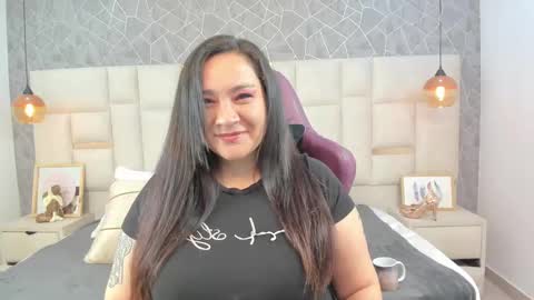 Snapshot of im_alaya chatting on 09.24.25 Alaya online show from 09.24.25