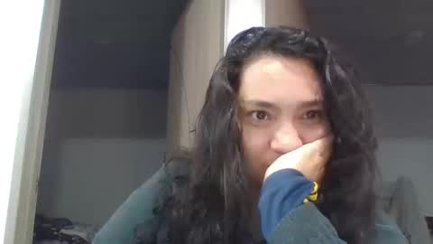 Snapshot of im_alaya chatting on 10.15.25 Alaya online show from 10.15.25