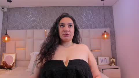 Snapshot of im_alaya chatting on 11.12.25 Alaya online show from 11.12.25