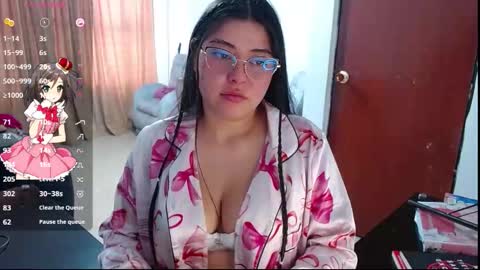 Snapshot of im_hanna_x2 chatting on 10.15.25 Hanna online show from 10.15.25